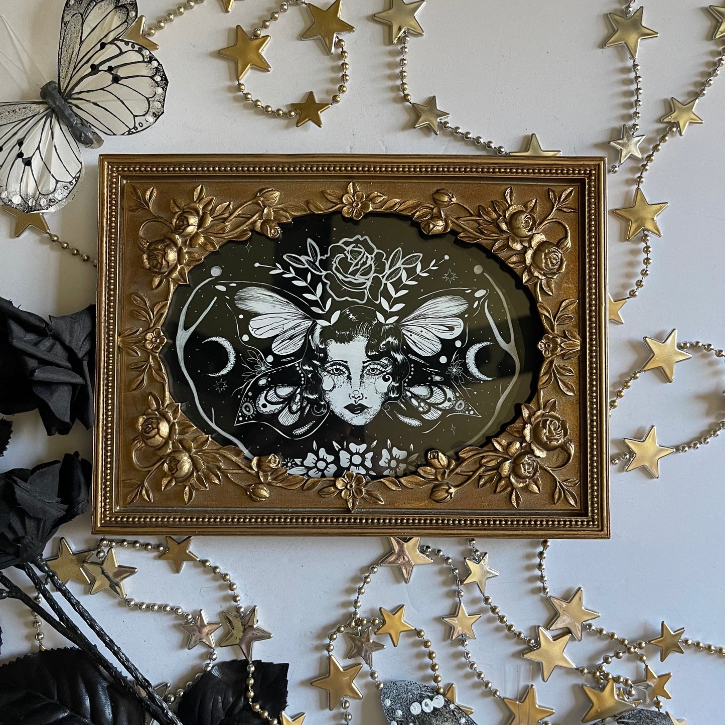 Lilith Oval Floral Ornate Frame