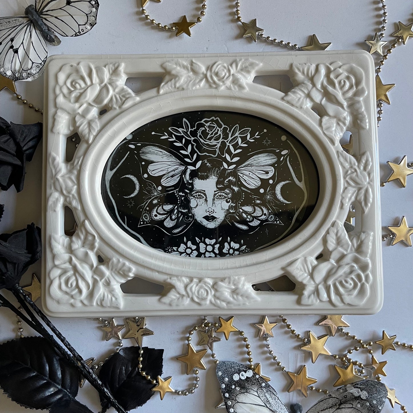 Porcelain Floral Frame Lilith